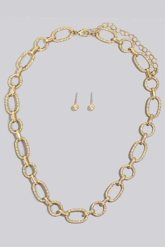 Beautiful Oval Chain Link Necklace in Gold